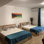 Family Studio Q