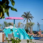 Sea Love Apt Spa N Pools Beach Resort