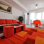 Orange Apartment-Brilliant Apartments