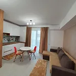 Listone' Apartment 12 Mamaia Nord