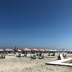 Waves Residence Apartment - Beachfront -30M From The Beach