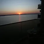 Diandra By The Lake - Solid House Mamaia