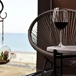 Free Spirit Apartment - Oneiro Beach La 50M