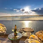 Amazing Sunset View Apart