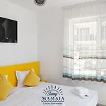Astoria Apartment By Sunny Mamaia