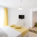 Rare Find 3-Room Apartment In Olimp