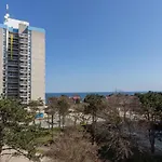 Rare Find 3-Room Apartment In Olimp