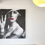 La Vida Loca Apartment Summerland