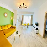 E.A.2Bedroom Seaview Summerland Mamaia