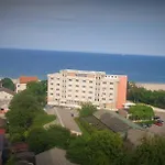 Prime Location, Sea View Flat Near The Beach