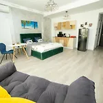 Studio 60 By The Beach Mamaia, Free Parking Casa Del Mar