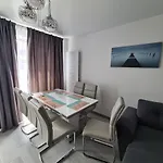 Evy Apartament N10 By Alezzi