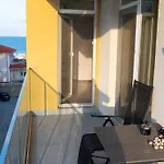 Oliver'S Beach House