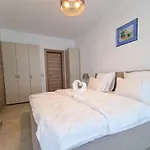 Blue Lagoon Aparthotel Pool & Spa Mamaia Nord