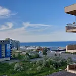 By The Sea Summerland Mamaia