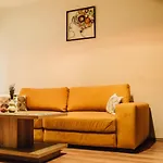 Lake Breeze Mamaia Apartment
