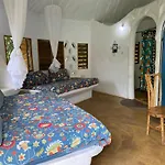 Wayando Beach Eco Lodge