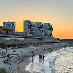 Luxury Beachfront Apt - Quite Area, 100 Sqm