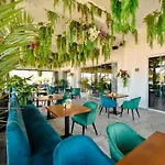 Lux Tropical Garden Sea View