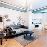 Tropical Vibes Suite