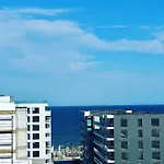 By The Pool And Sea Apartment
