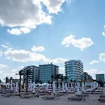 Studio 407 Mamaia White Tower