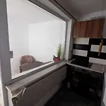 Garsoniera In Apartament Liber
