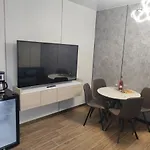 Vanessy By Signature Apartament