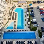 Topaz - Infinity Pool & Spa Resort