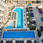 Seascape Apartment In Infinity Beach Resort - Parking