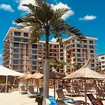 Cosmopolitan - Studio Pe Plaja Cu Vedere La Mare & Loc Parcare Gratis