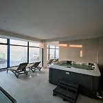 Aquawaves - Infinity Pool & Spa Resort