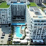 Aquawaves - Infinity Pool & Spa Resort