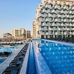 Beach Side Heaven Apartment In Infinity Beach Resort - Parking