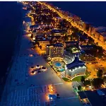 Grand Mamaia Lake Apartments