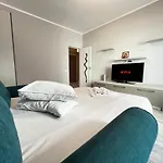 Grand Mamaia Lake Apartments