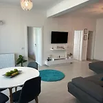 Ini Apartment Azimuth Beach