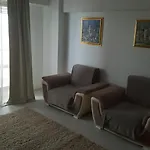 Reyna Apartment, Faleza Nord
