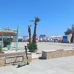 Luxury Promenada Apartment - Frontal Beachfront Mamaia Nord