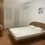 Casa Galbena