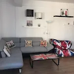 London 18 Apartment