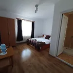 Casa Cu Flori