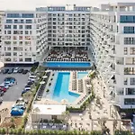 Nova Seaview Apartment In Infinity Beach Resort - Parking