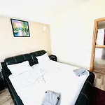 Summerland Glam Apartments