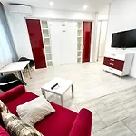 Mamaia Lake Apartments