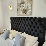 Wait'N Sea House
