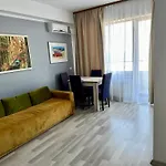 Stefi Mamaia Summerland