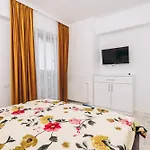 Miraj Apartments By The Lake