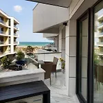 Sapphire - Infinity Pool & Spa Resort