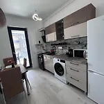 Queens Luxury Studio